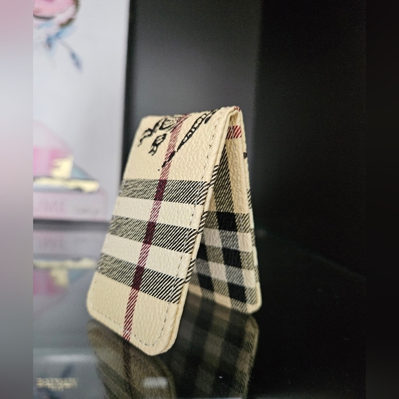 Magnetic Card/Bill Holder - Picture 4 of 5